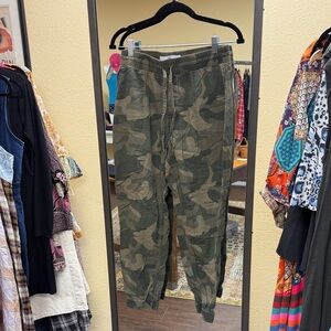 Hollister Men's Camo Jogger Pants - Olive & Dark Green